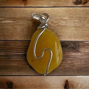 2/$10  Beautiful Yellow Agate Pendant